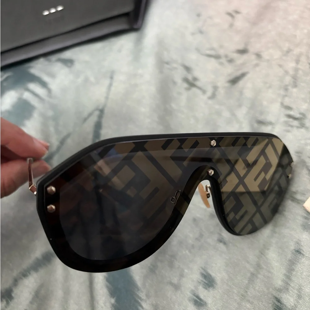 Fendi Sunglasses - Picture 2 of 6